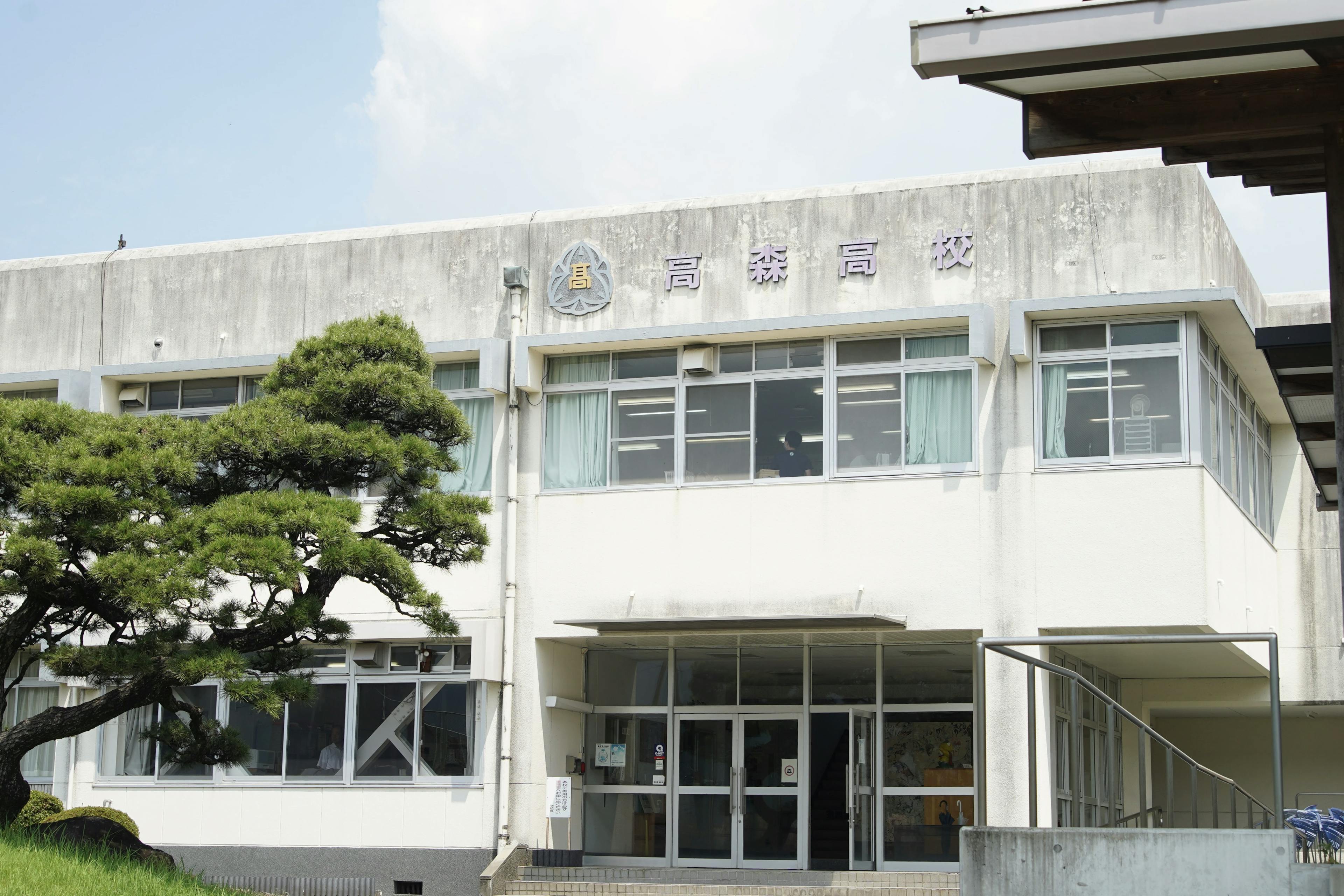 "A grande questão de 100 milhões de pessoas da Nippon Television!? Sorriso e colagem!" O 6º episódio do projeto de close-up do departamento de mangá da Takamori High School será transmitido!