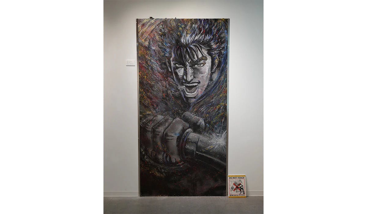 L'art le plus grand et le plus lourd de l'histoire du mangaka Tetsuo Hara ! « Keiji Maeda » dessiné sur une surface en fer est ouvert au public à la galerie Zenon Original Art Exhibition à Tokyo